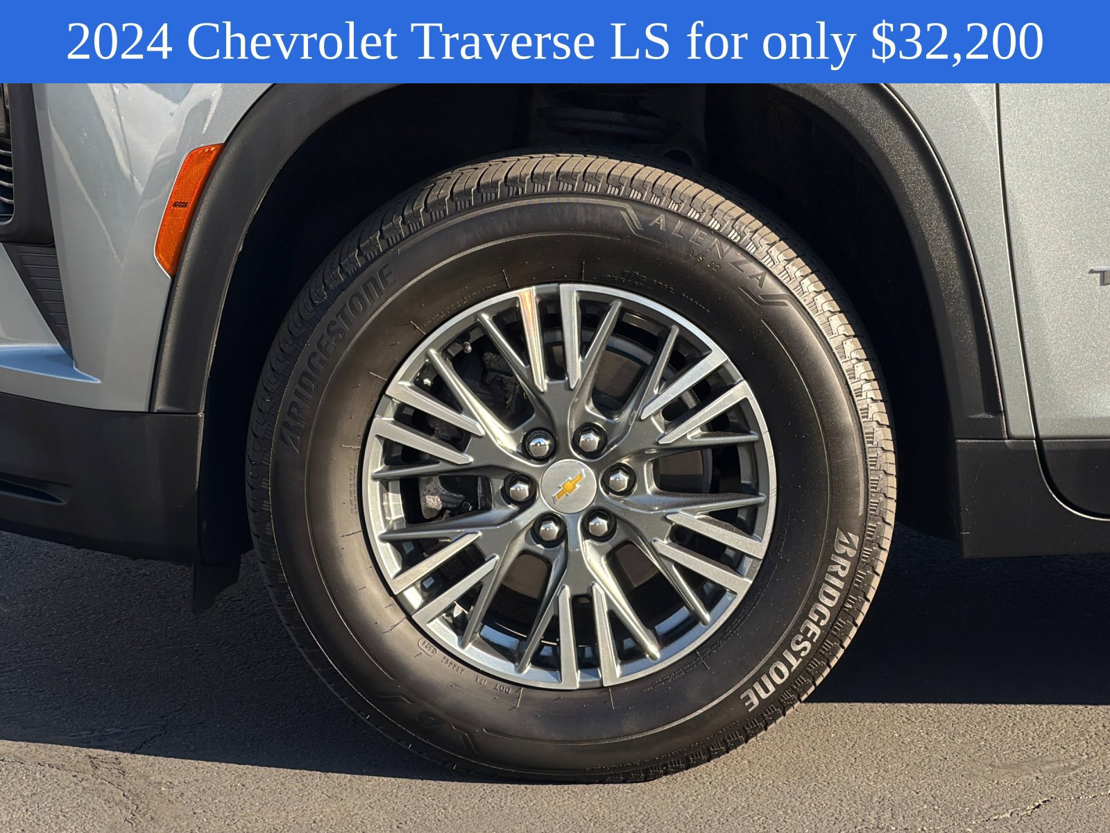 Used 2024 Chevrolet Traverse LS FWD image 27