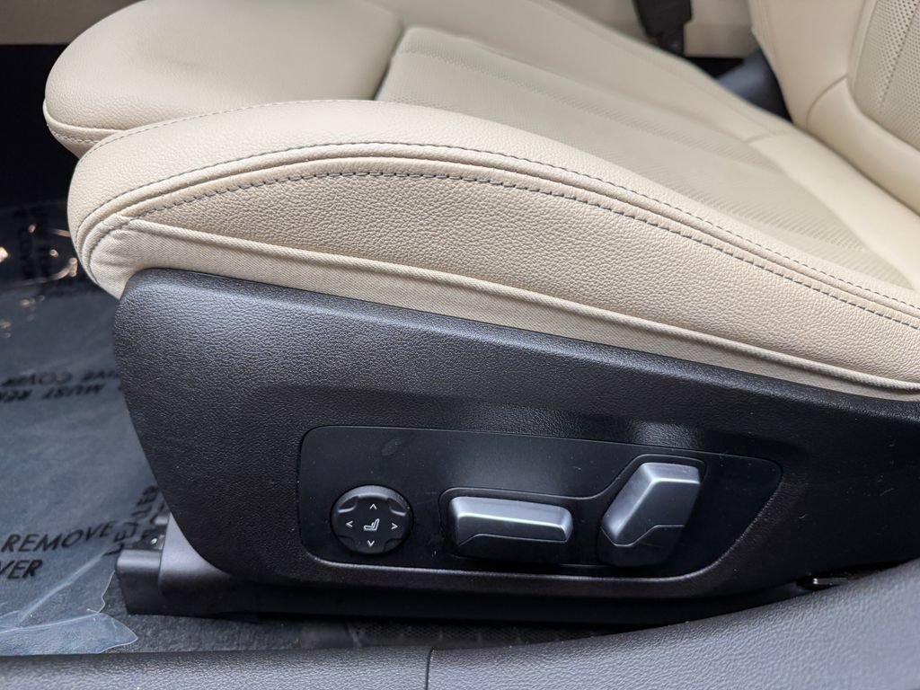 Certified 2023 BMW 330i xDrive Sedan w/ Convenience Package AWD/4WD image 12