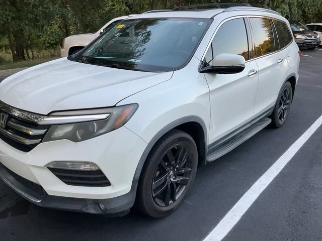 Used 2018 Honda Pilot Touring image 11