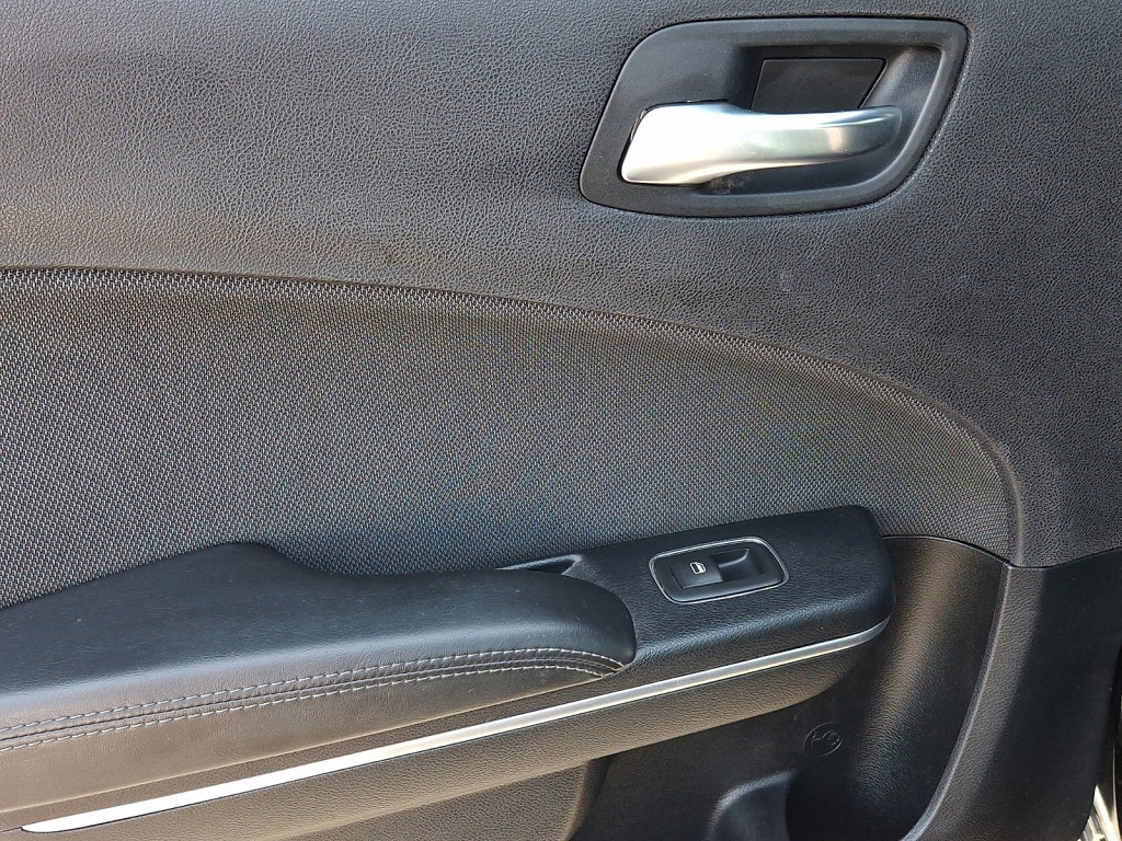 Used 2016 Dodge Charger SE w/ Popular Equipment Group image 14