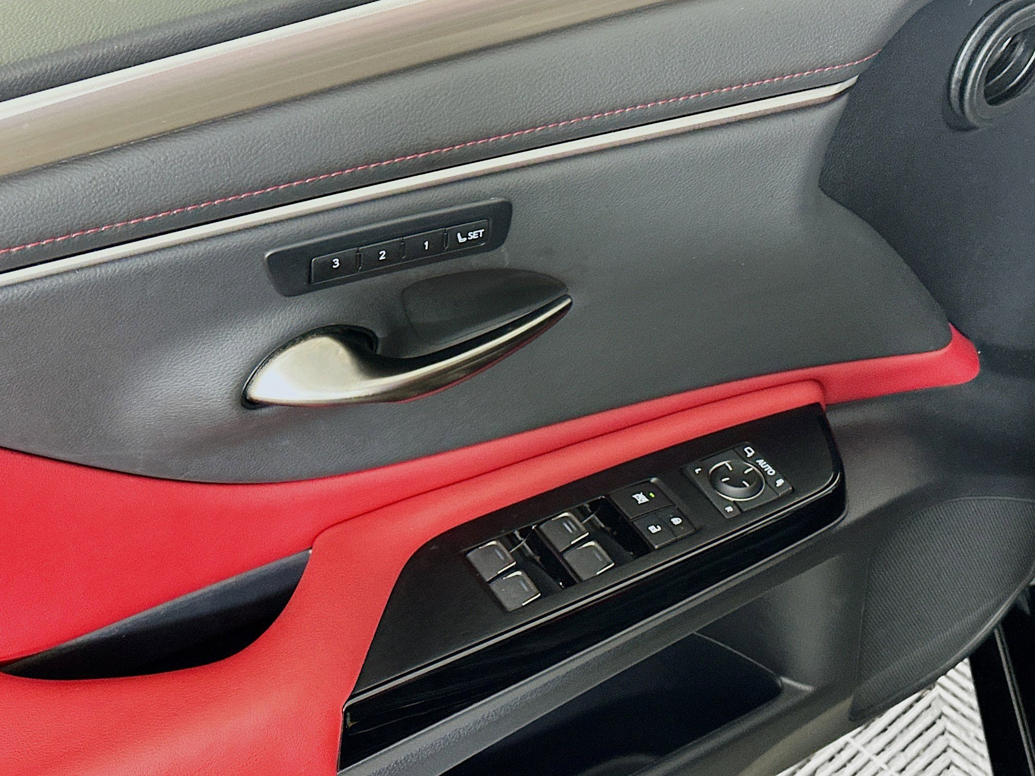 Used 2024 Lexus ES 350 F Sport w/ Accessory Package (Z2) image 15