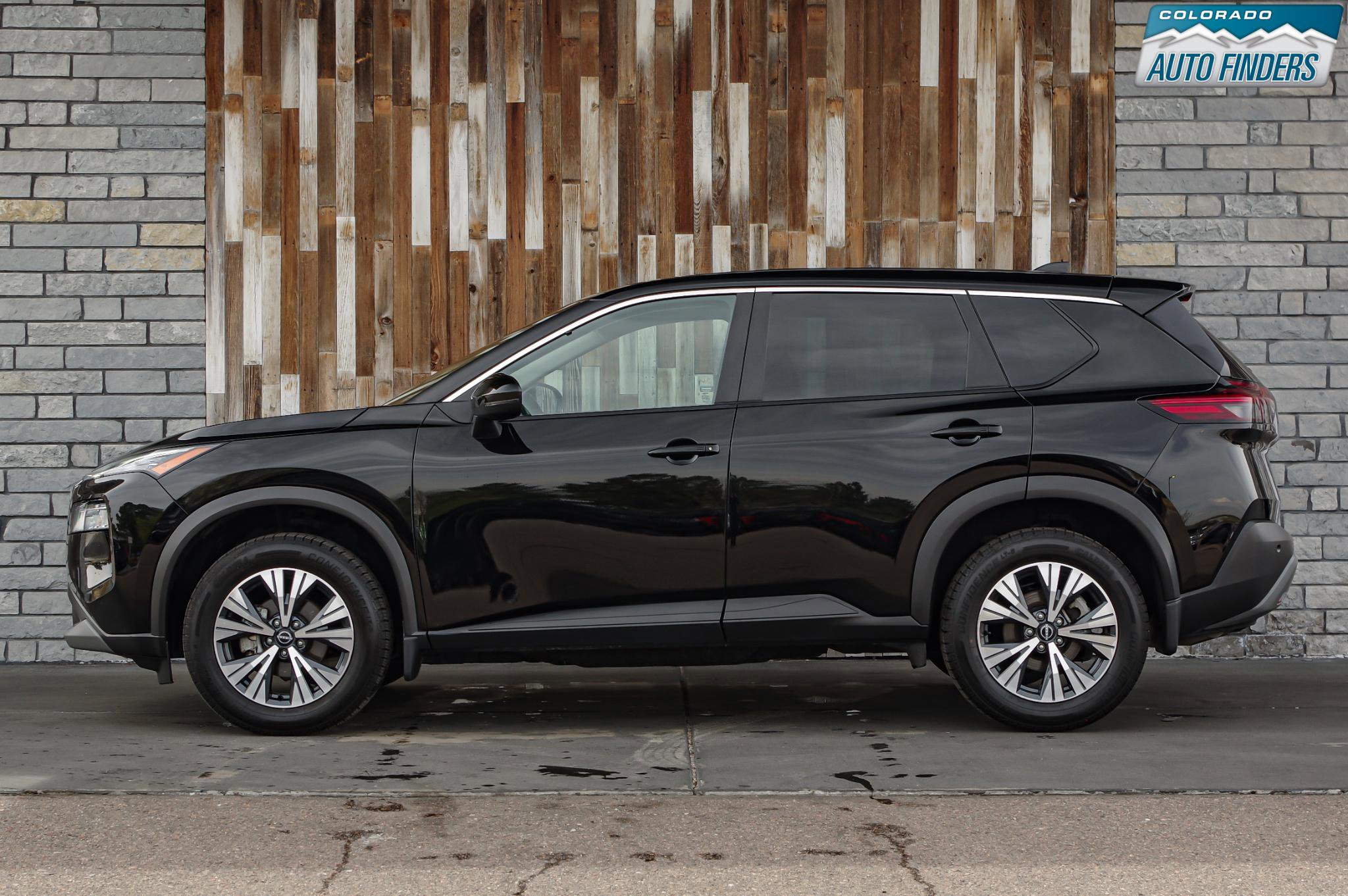 Used 2022 Nissan Rogue SV image 3