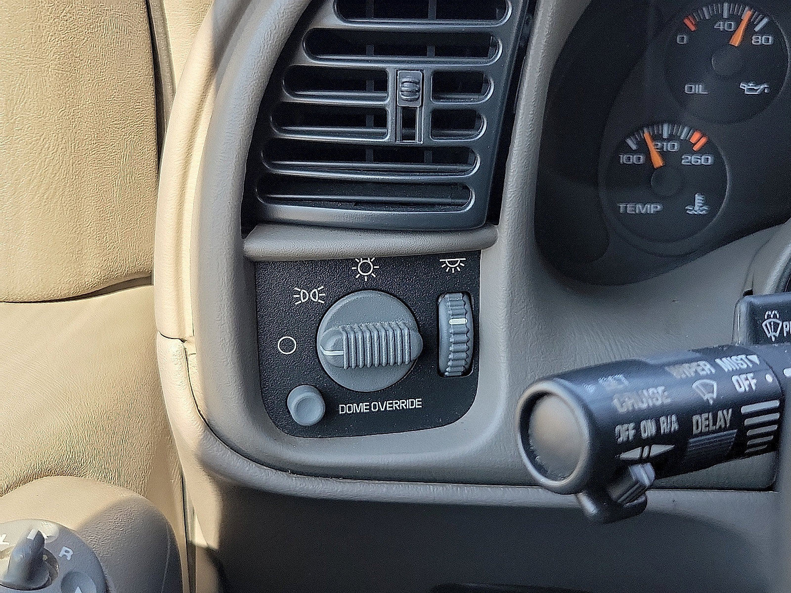 Used 2003 GMC Safari Passenger w/ SLT Preferred Equipment Group RWD image 12