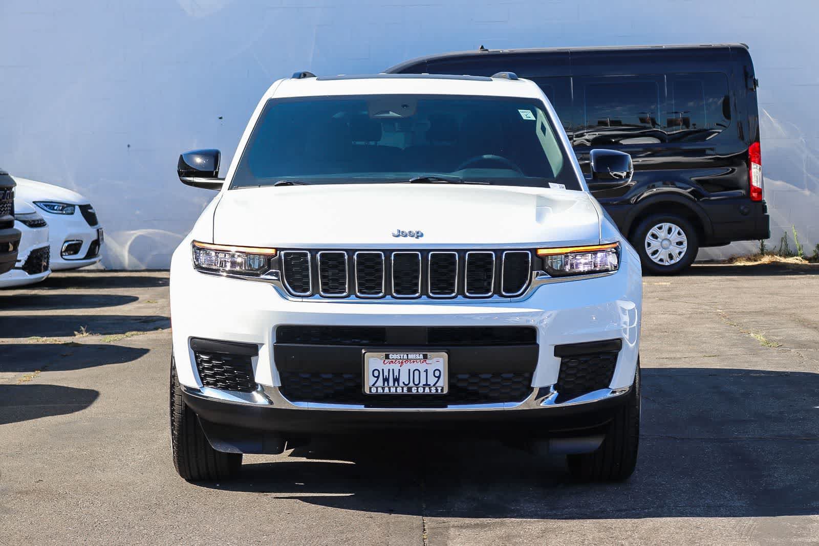 Used 2025 Jeep Grand Cherokee L Laredo RWD image 2