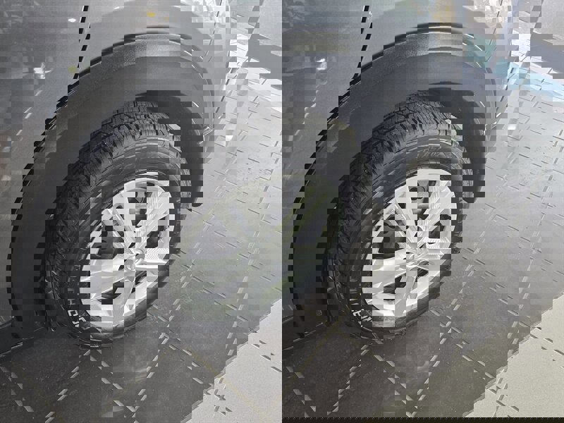 Used 2020 Nissan Kicks S image 28