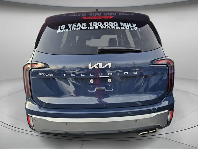 Used 2023 Kia Telluride EX w/ EX Captain's Chair Package image 5