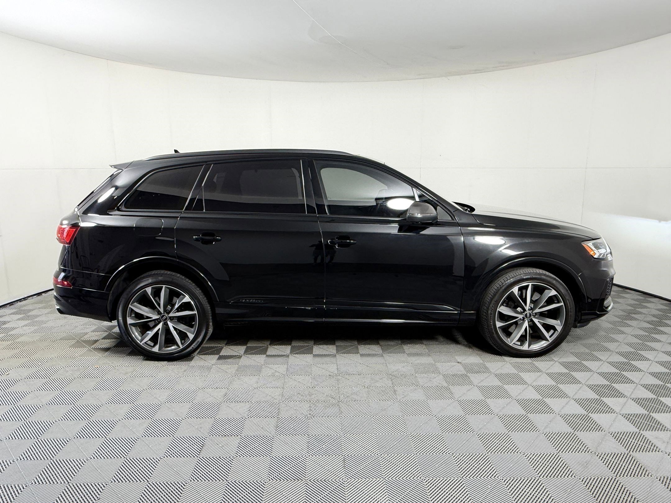 Used 2023 Audi SQ7 Prestige w/ Prestige Package AWD/4WD image 8