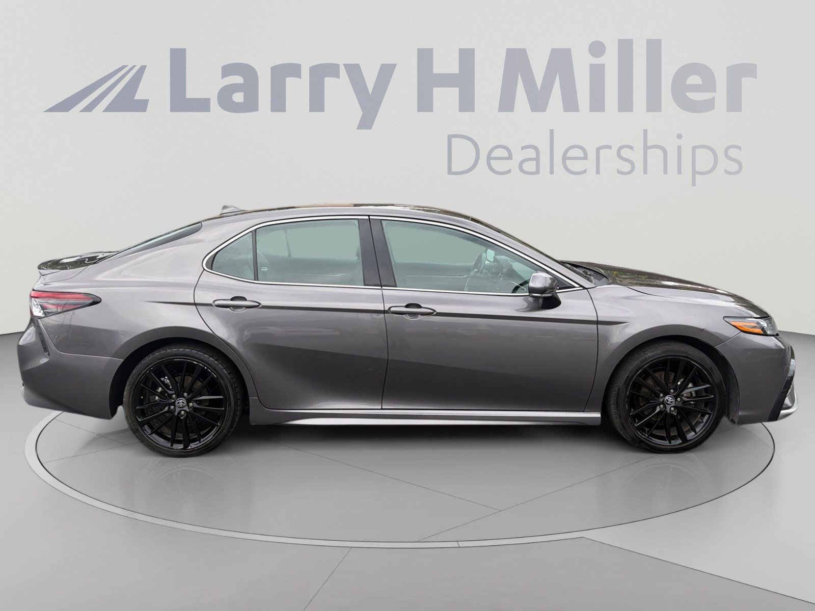 Used 2024 Toyota Camry XSE FWD image 6