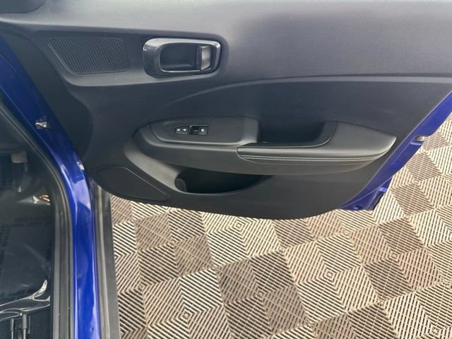 Used 2022 Hyundai Venue Limited FWD image 19