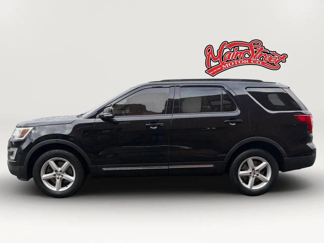 Used 2016 Ford Explorer XLT w/ Equipment Group 202A image 4