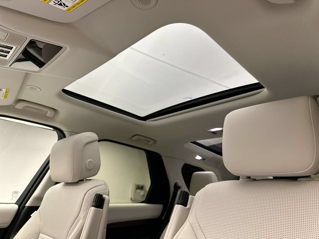Certified 2025 Land Rover Discovery S AWD/4WD image 8