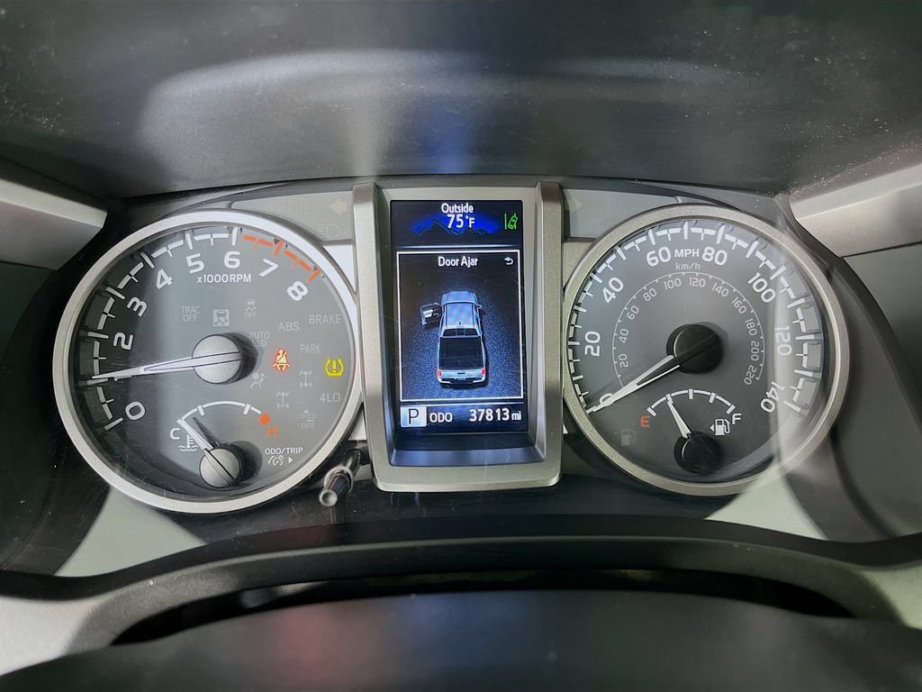Used 2022 Toyota Tacoma SR5 AWD/4WD image 18