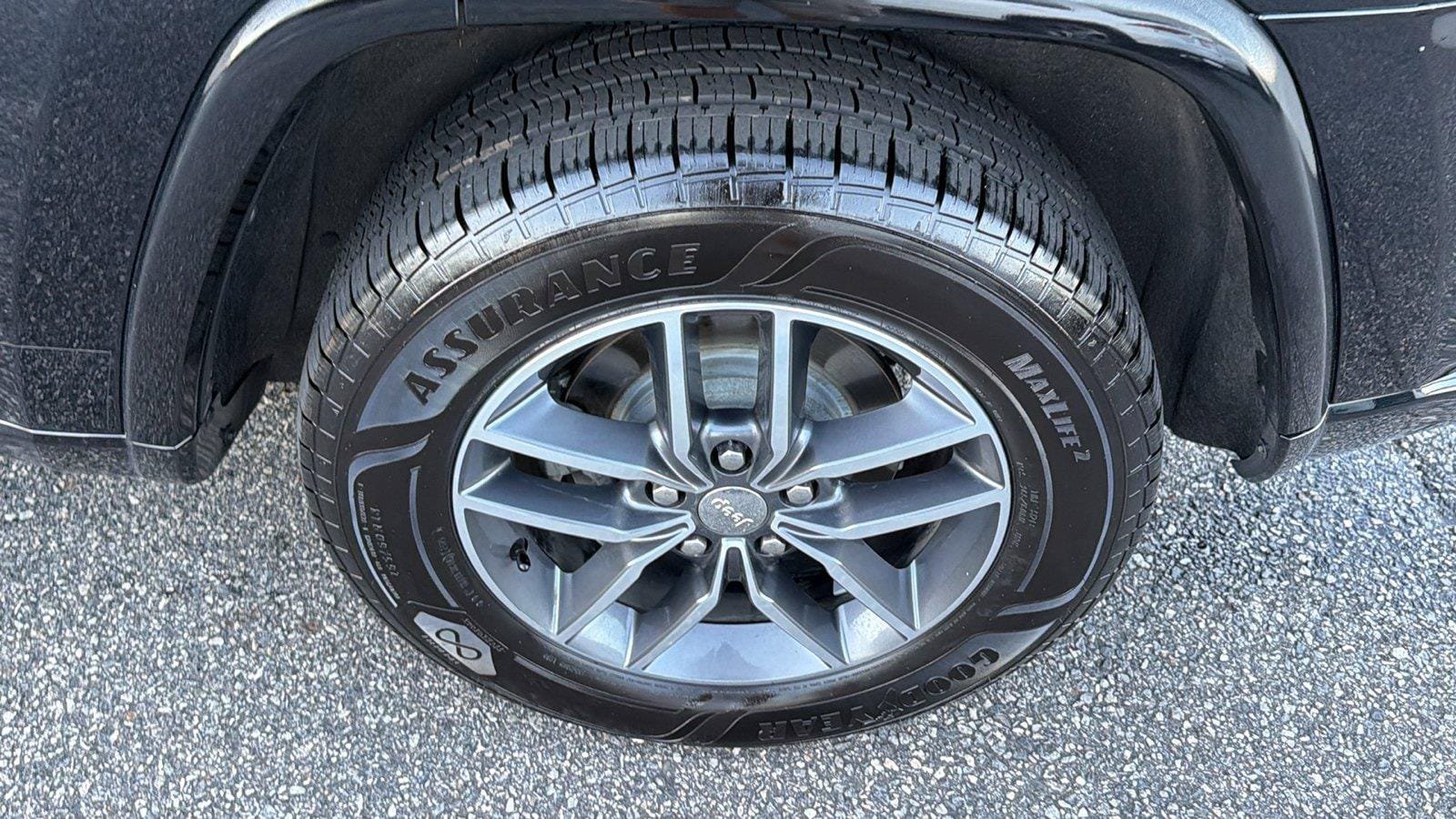 Used 2018 Jeep Grand Cherokee Overland RWD image 13