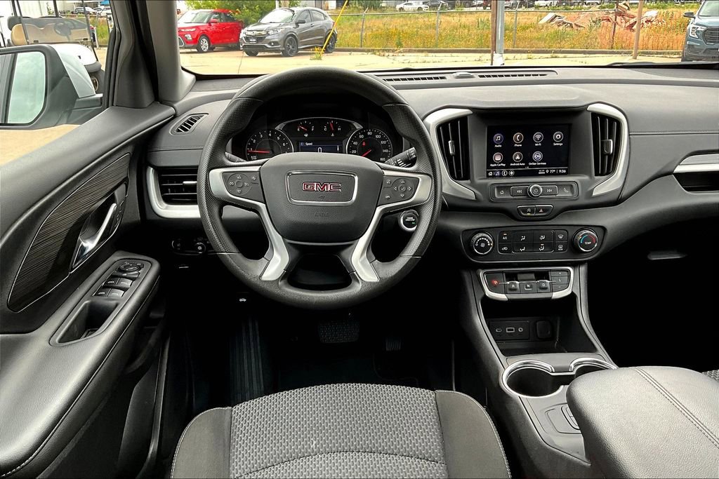 Used 2024 GMC Terrain SLE image 7