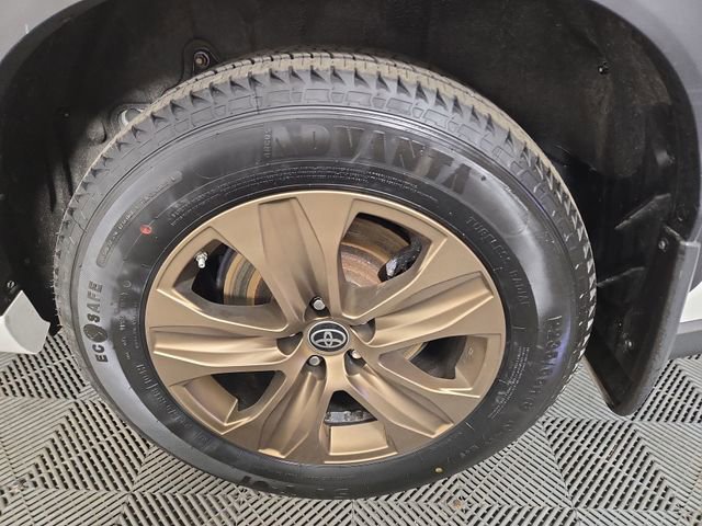 Used 2023 Toyota Highlander Bronze Edition image 11