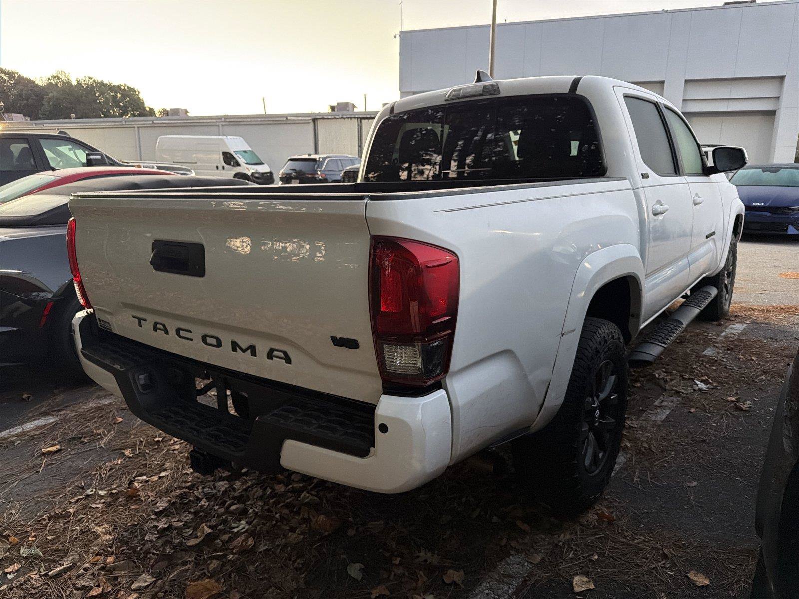 Used 2022 Toyota Tacoma SR5 RWD image 5