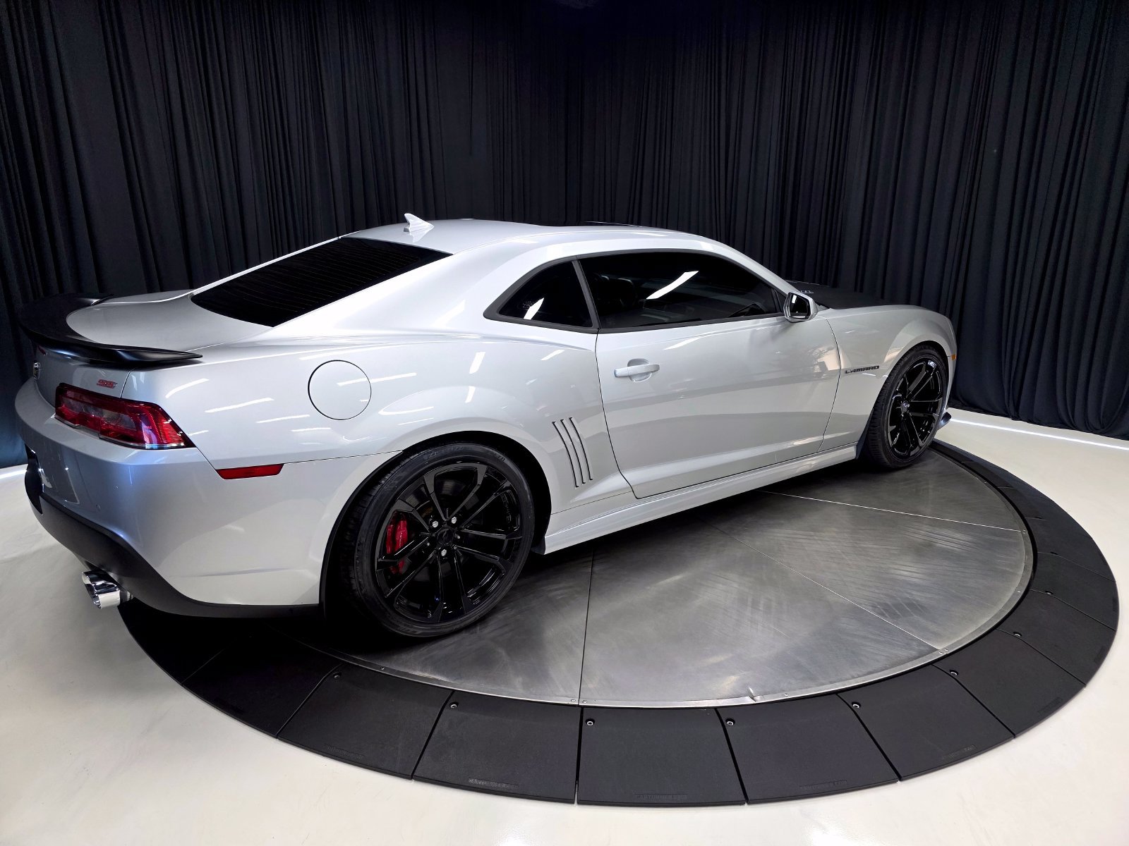 Used 2015 Chevrolet Camaro SS w/ SS Performance Package RWD image 13