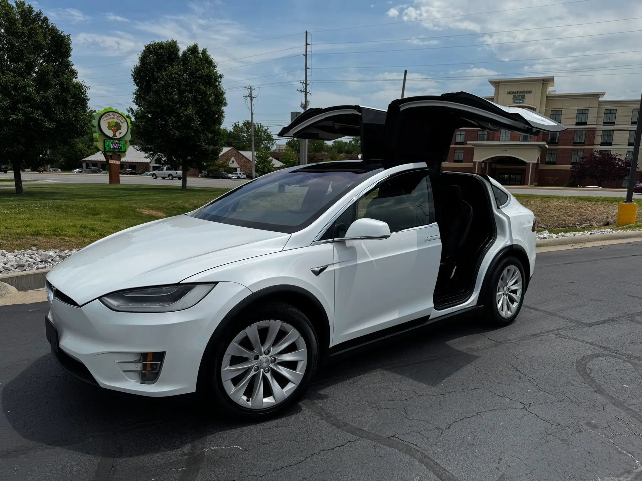 Used 2020 Tesla Model X Long Range AWD/4WD image 2