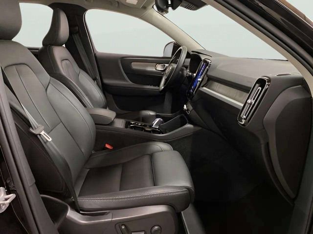 Used 2025 Volvo XC40 B5 Plus image 79
