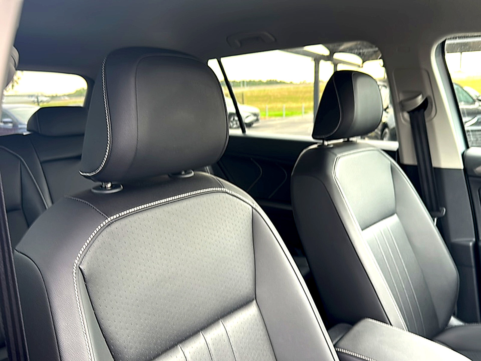 Used 2024 Volkswagen Tiguan SE image 24