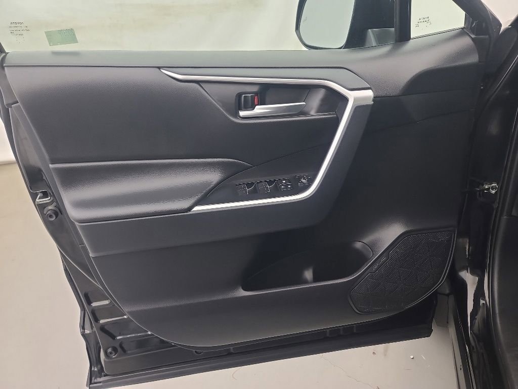 Used 2025 Toyota RAV4 XLE AWD/4WD image 23
