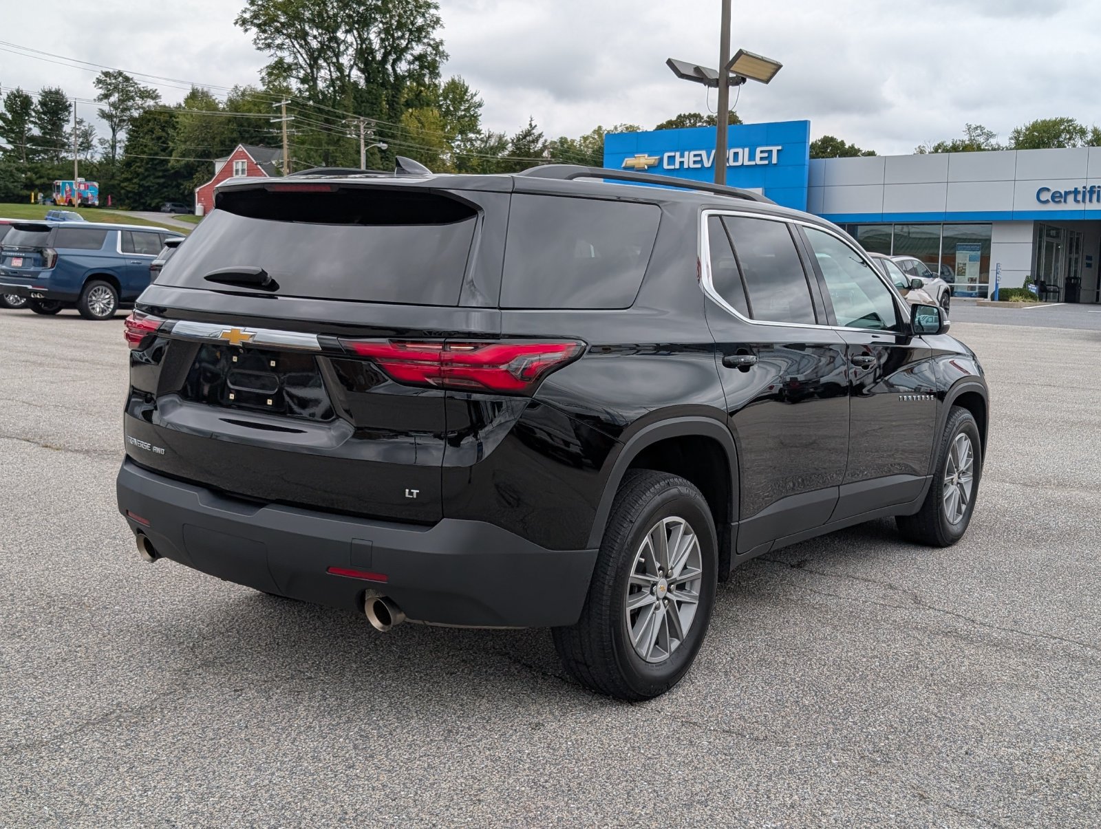 Used 2023 Chevrolet Traverse LT AWD/4WD image 3