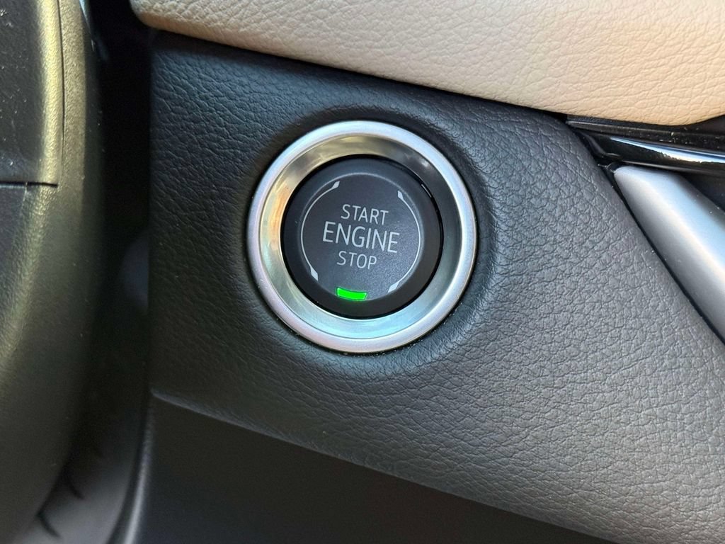 Certified 2025 Cadillac XT4 Premium Luxury FWD image 29