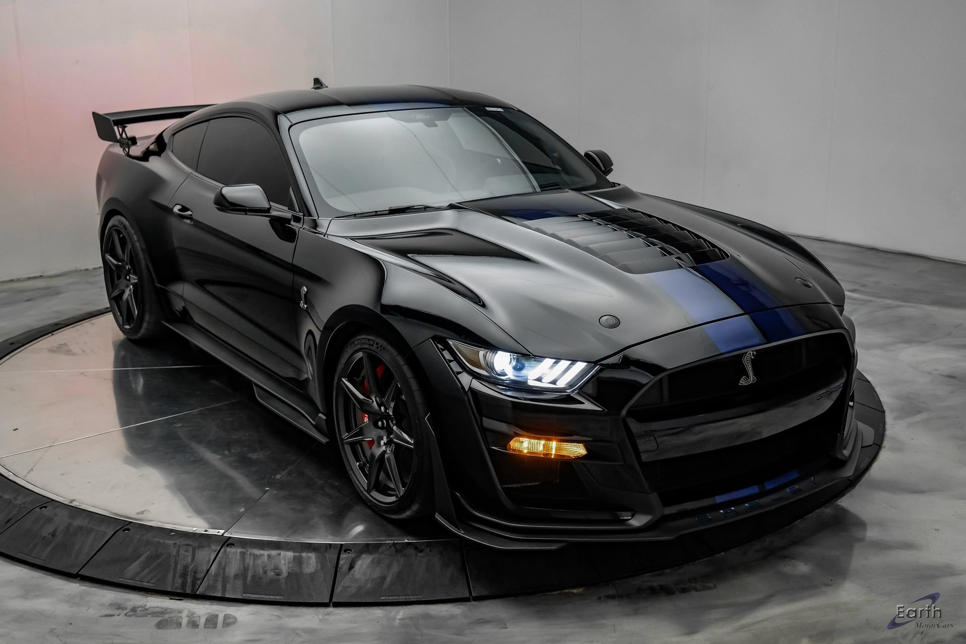 Used 2021 Ford Mustang Shelby GT500 w/ Carbon Fiber Track Pack RWD image 30