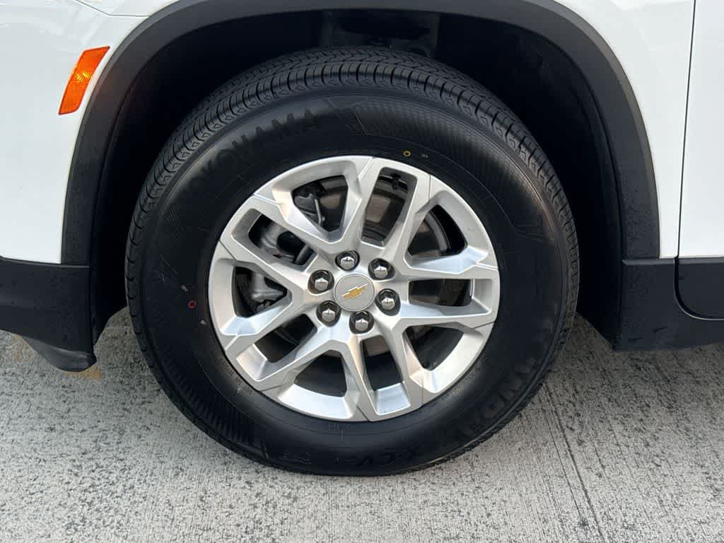 Used 2023 Chevrolet Traverse LS FWD image 11