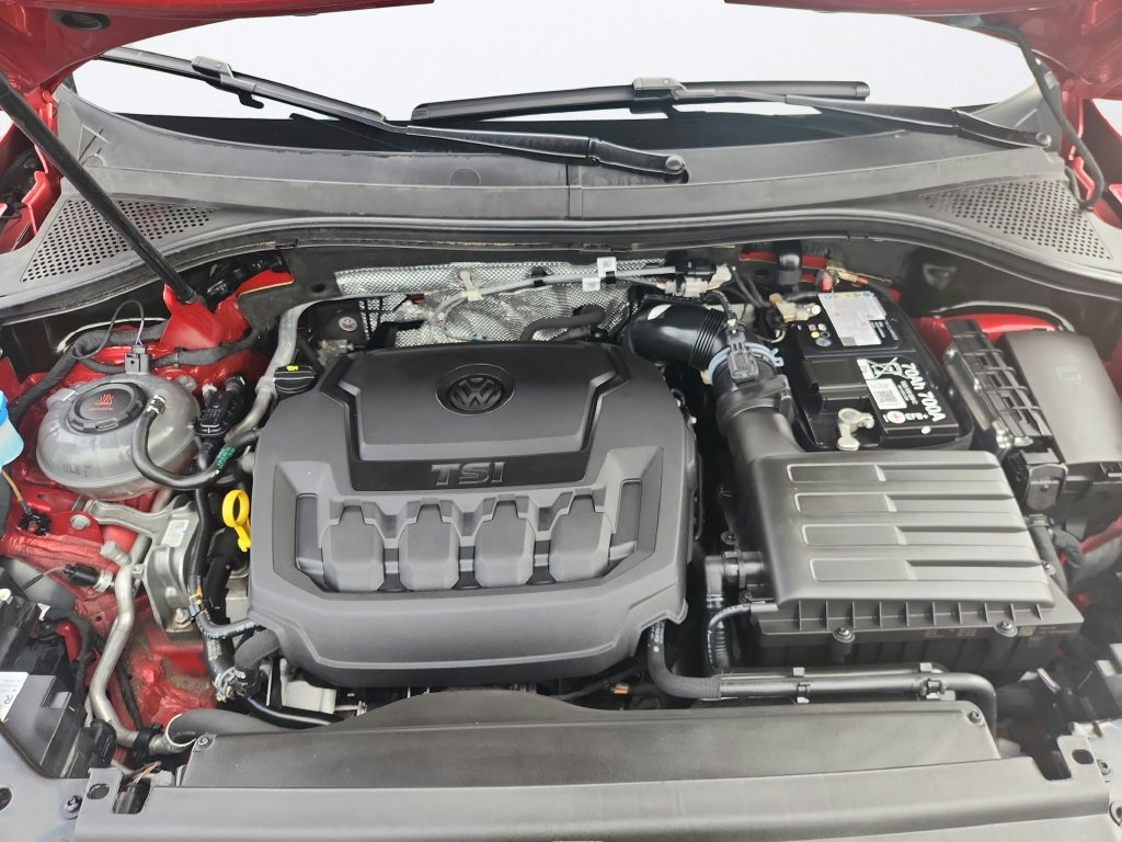 Certified 2024 Volkswagen Tiguan SE R-Line AWD/4WD image 33