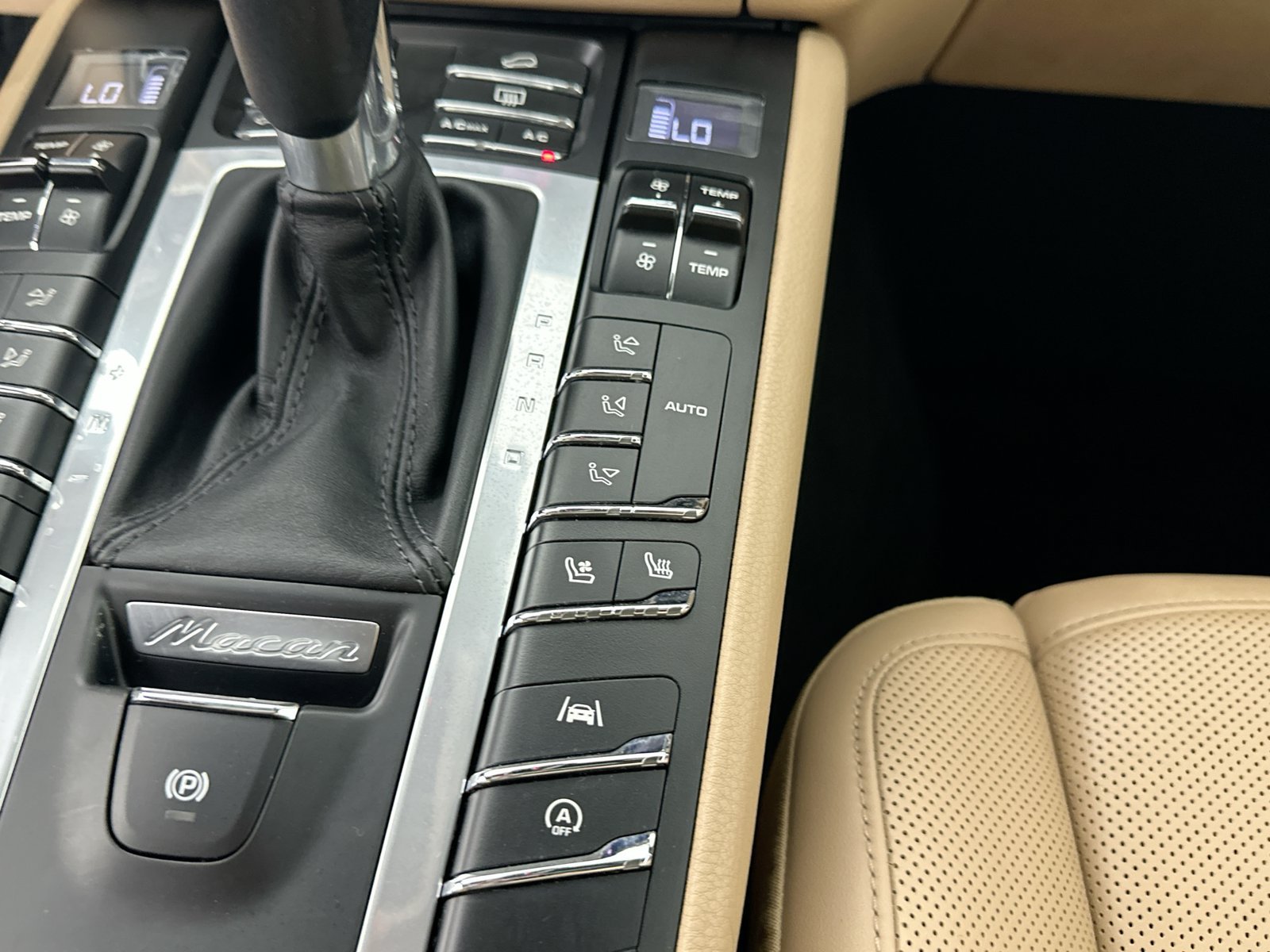 Used 2021 Porsche Macan AWD/4WD image 29