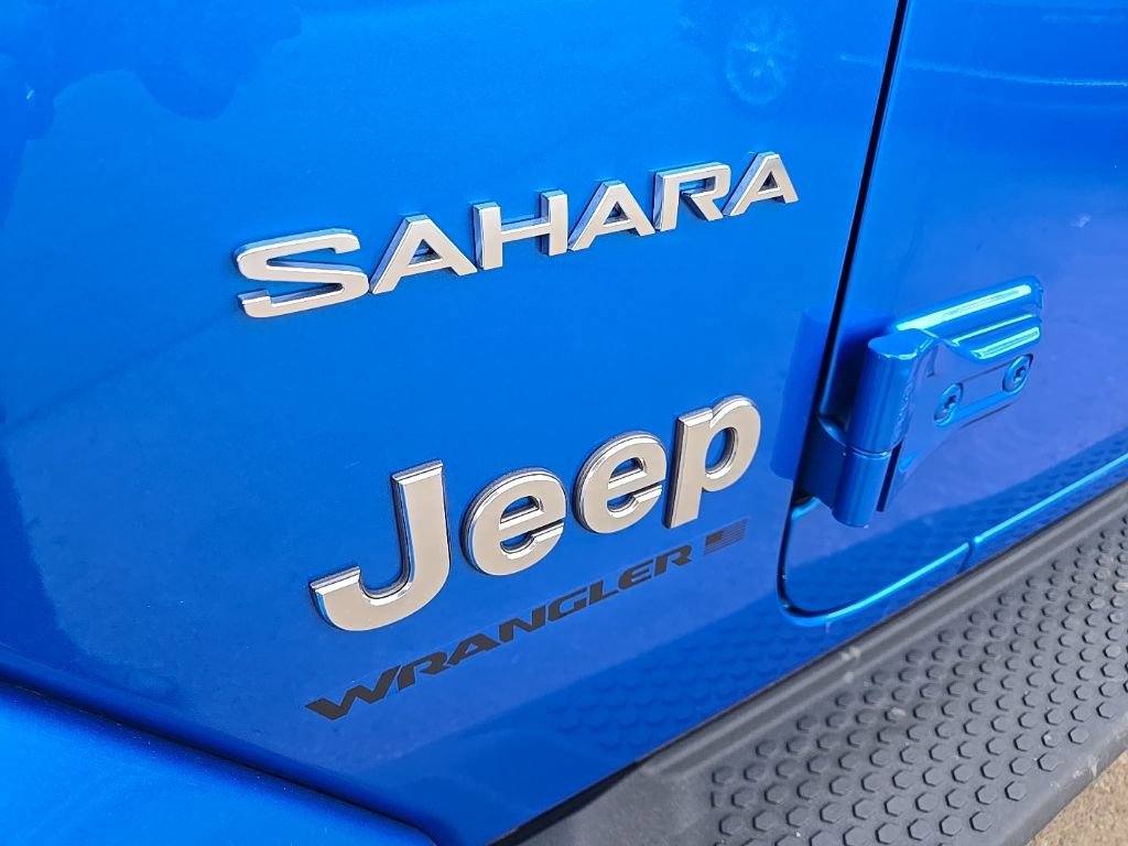 Used 2024 Jeep Wrangler Sahara w/ Technology Group AWD/4WD image 19