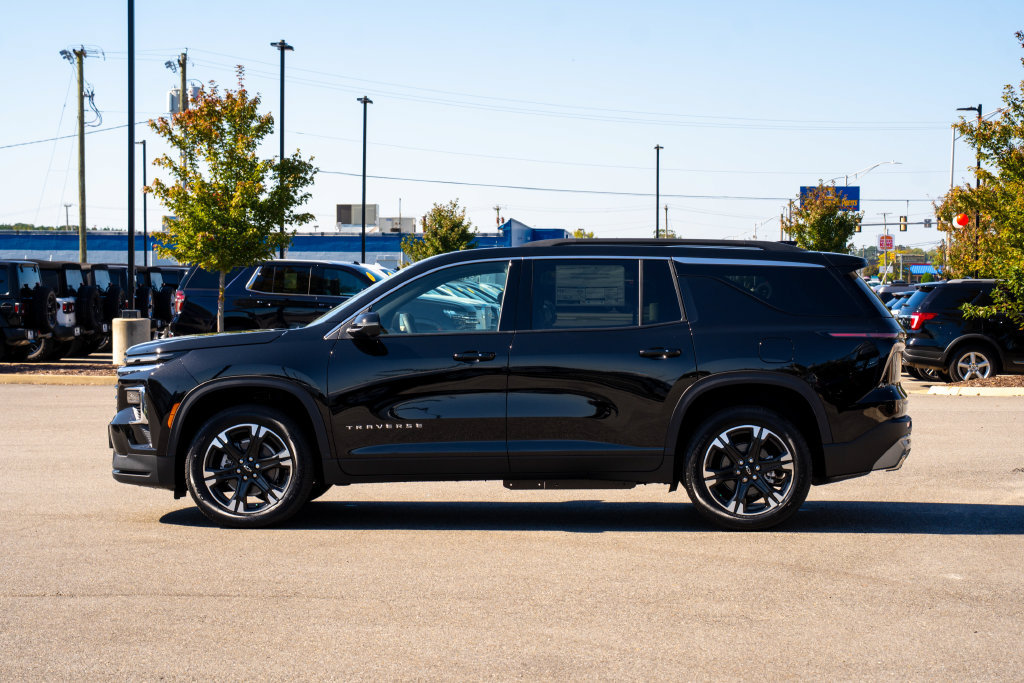 New 2027 Chevrolet Traverse LT w/ Driver Confidence Package FWD image 4