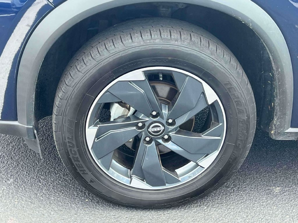 Used 2024 Nissan Rogue SV AWD/4WD image 9