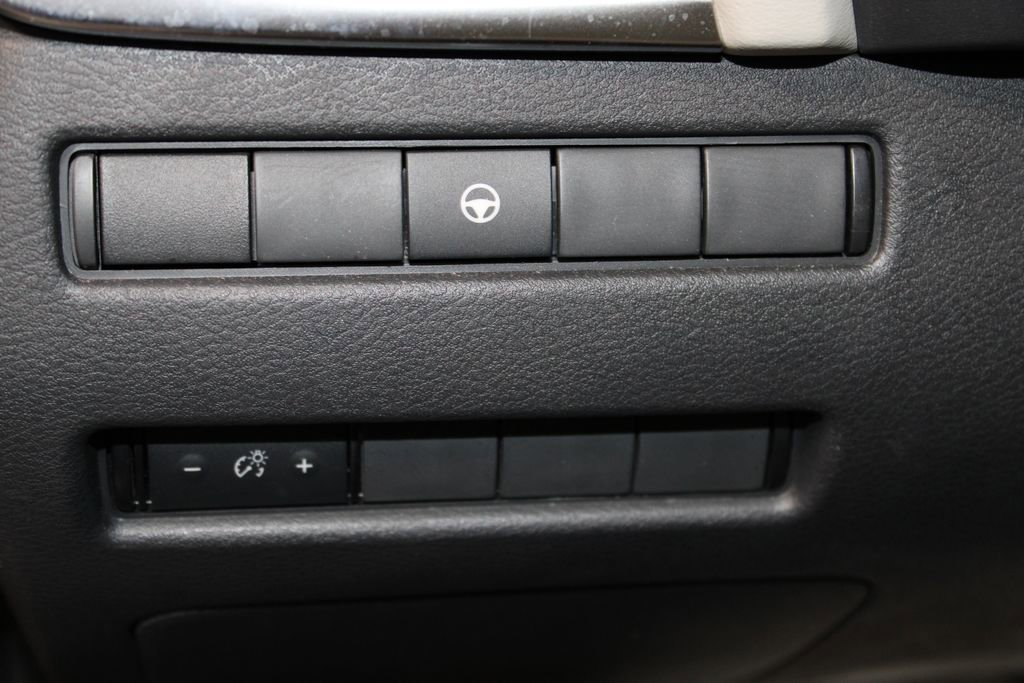 Used 2023 Nissan Rogue SV AWD/4WD image 21