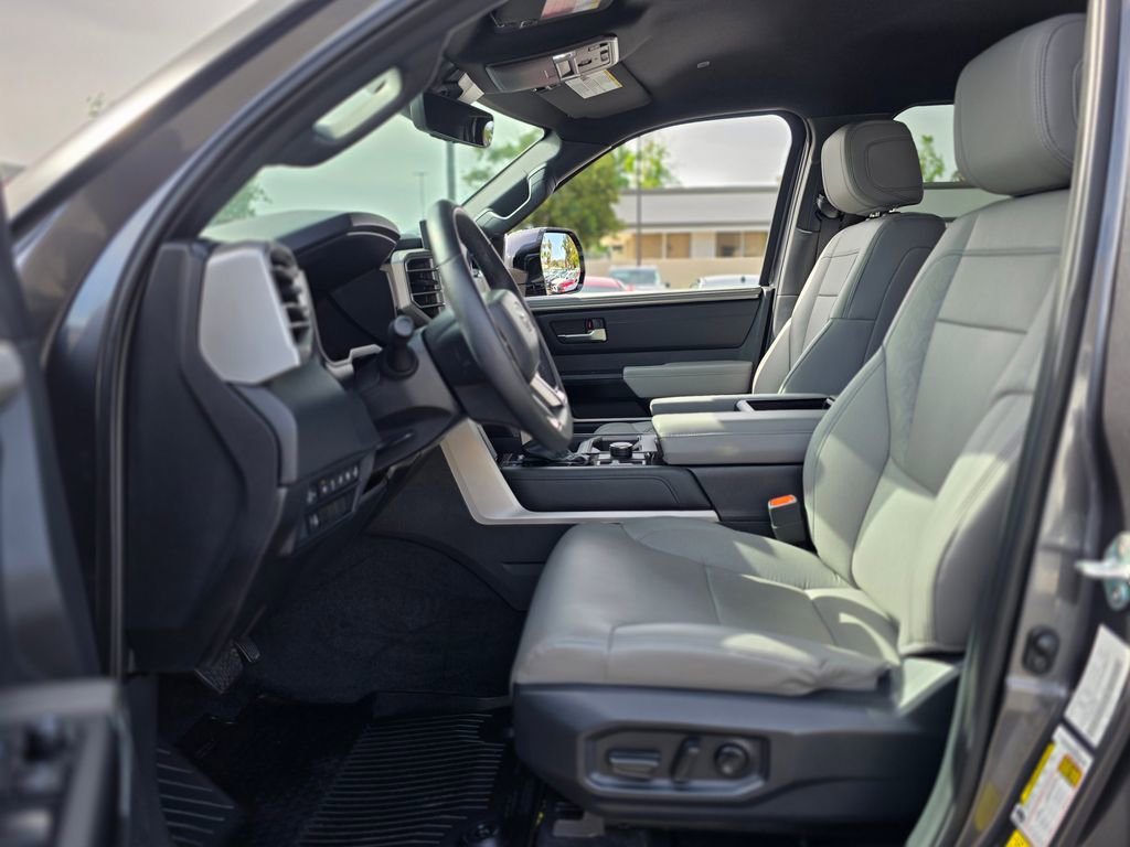 Used 2025 Toyota Tundra Limited AWD/4WD image 13