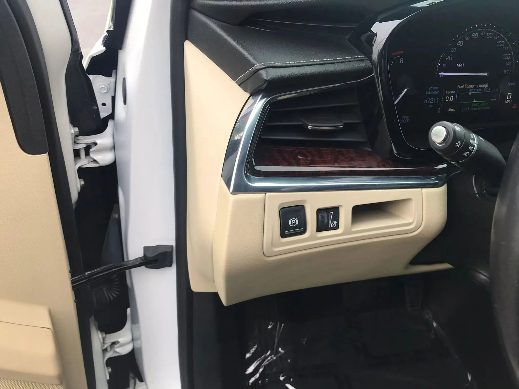 Used 2017 Cadillac XT5 Luxury w/ Driver Awareness Package AWD/4WD image 17