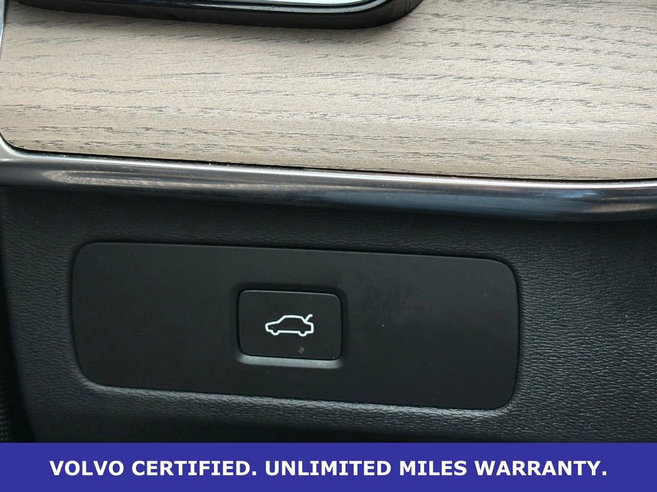 Certified 2025 Volvo XC90 B5 Plus AWD/4WD image 20