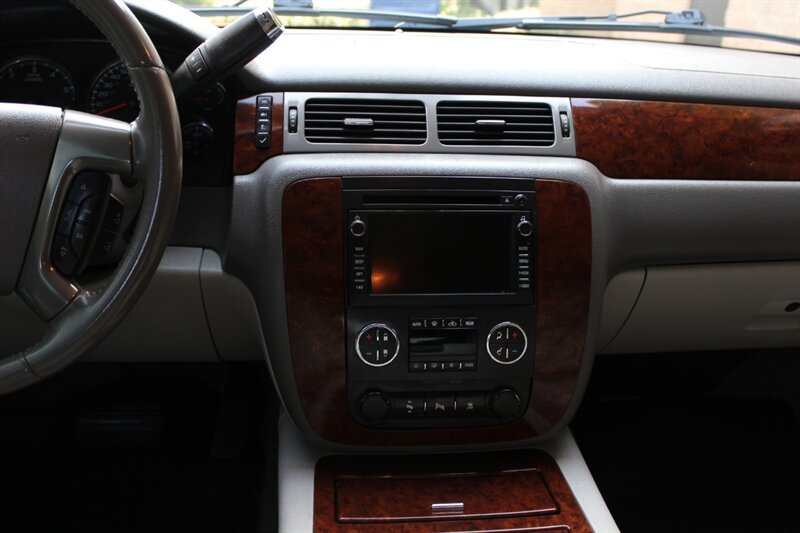 Used 2010 Chevrolet Tahoe LTZ AWD/4WD image 13