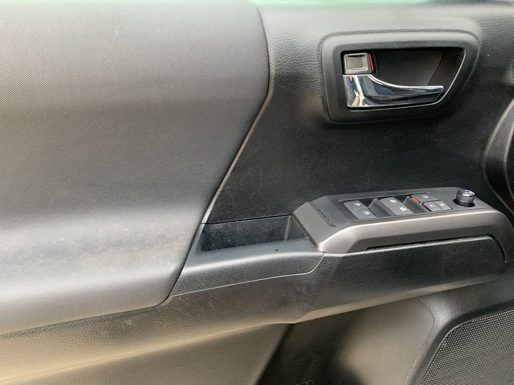 Used 2022 Toyota Tacoma TRD Off-Road w/ Technology Package image 12