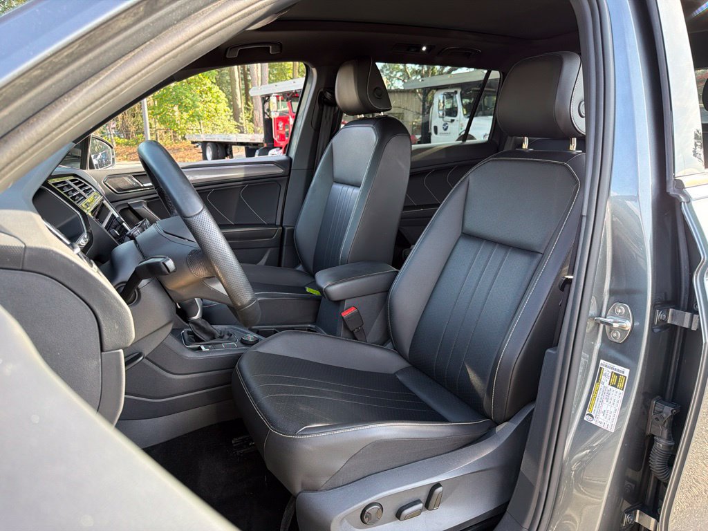 Used 2024 Volkswagen Tiguan SE R-Line AWD/4WD image 18