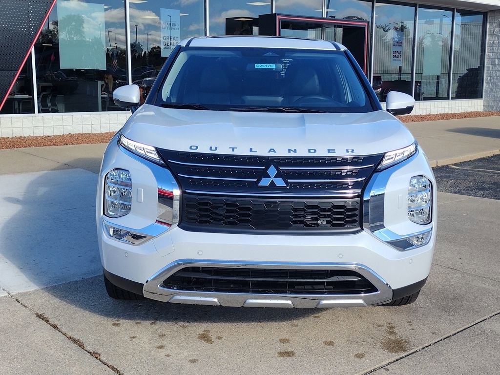 New 2025 Mitsubishi Outlander SE image 13