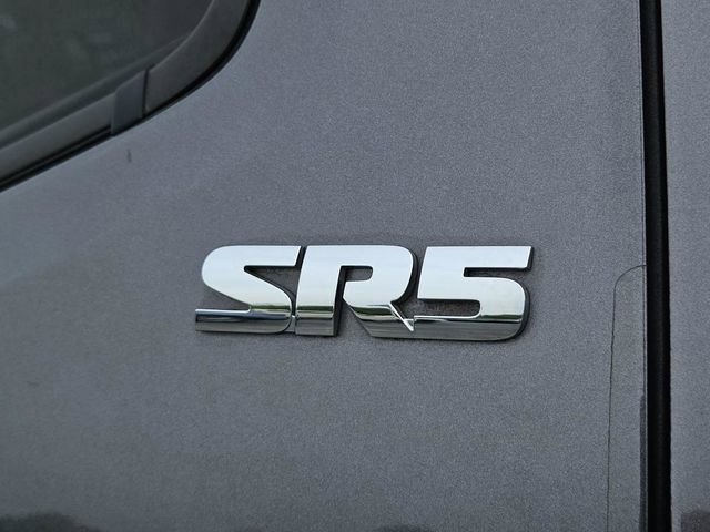 Used 2017 Toyota Tacoma SR5 w/ Tow Package RWD image 14