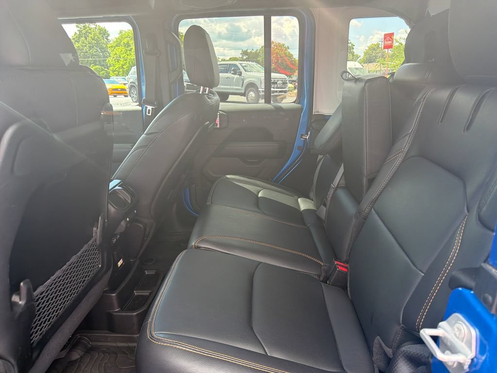 Used 2024 Jeep Wrangler Unlimited Sahara w/ Technology Group AWD/4WD image 10