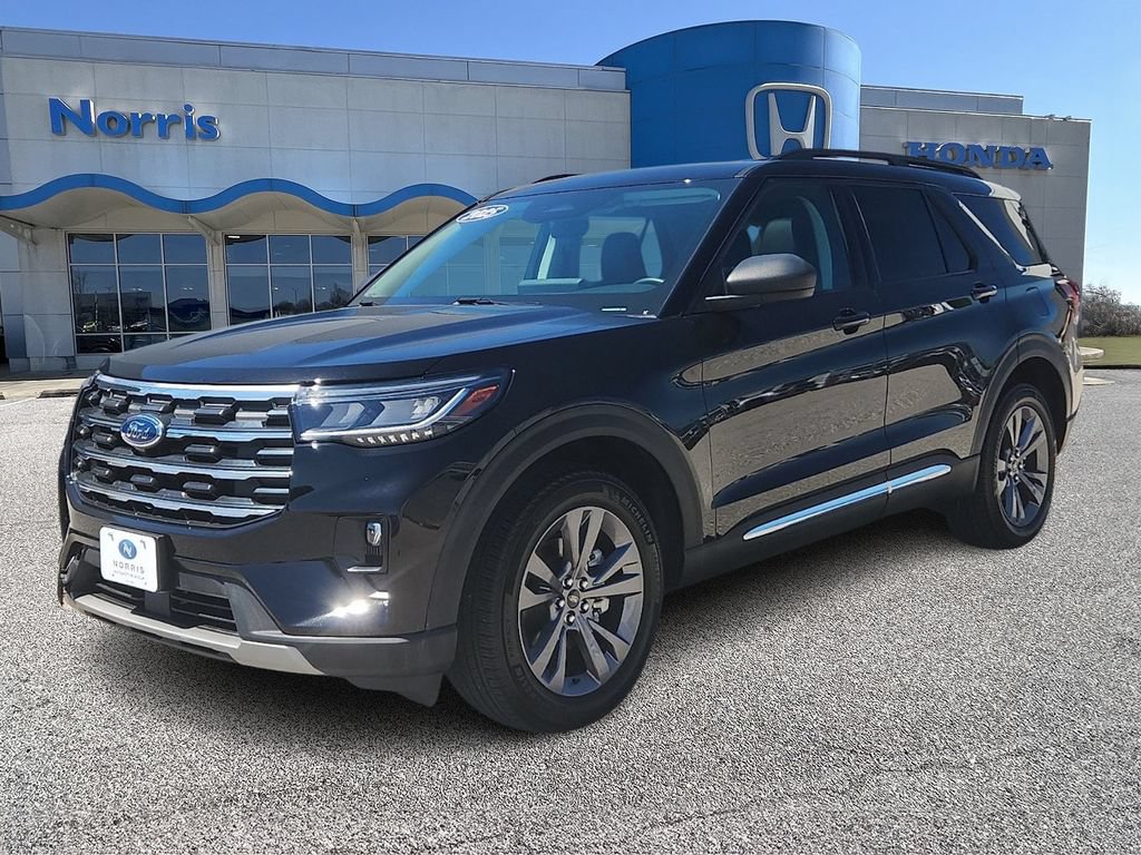 Used 2025 Ford Explorer Active w/ Active Comfort Package AWD/4WD image 2