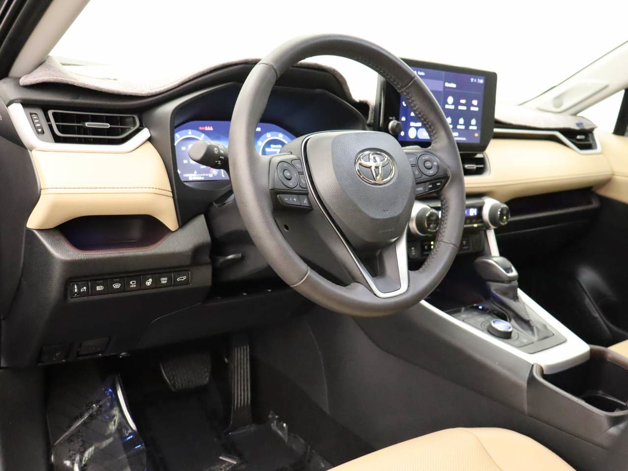 Used 2025 Toyota RAV4 Limited w/ Advanced Technology Package AWD/4WD image 14