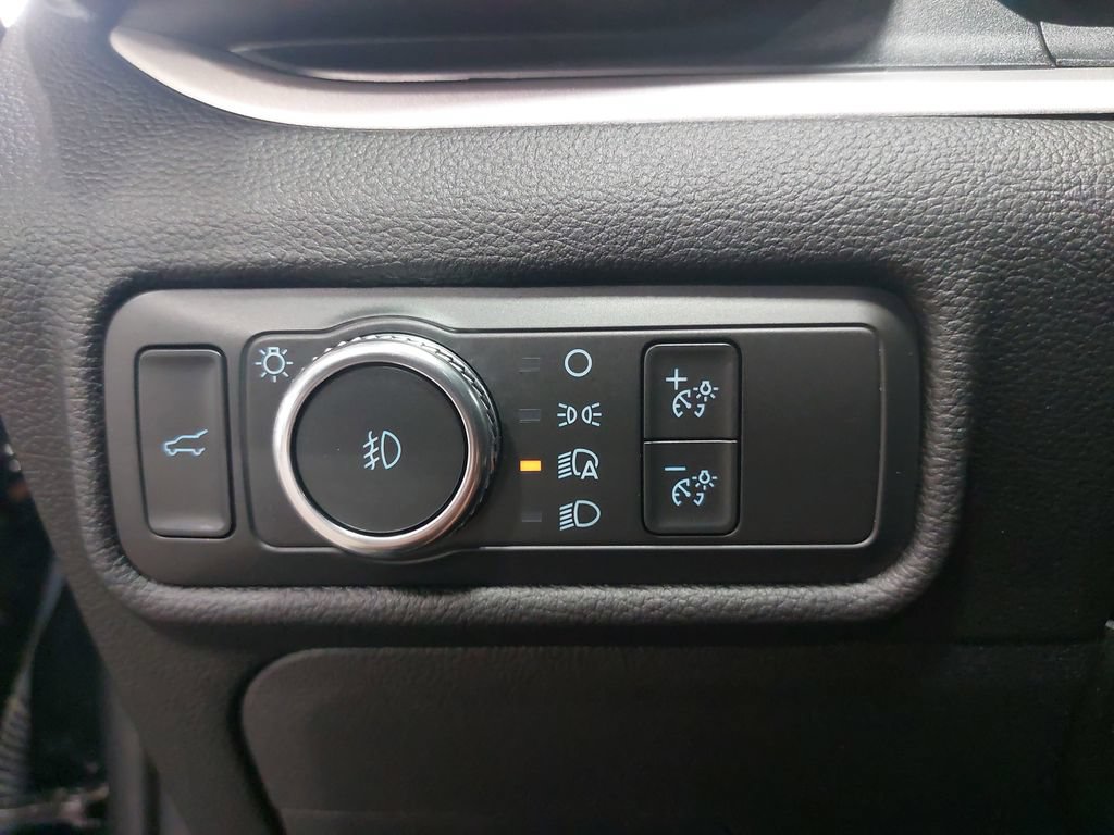 Used 2022 Ford Explorer XLT w/ Equipment Group 202A AWD/4WD image 28