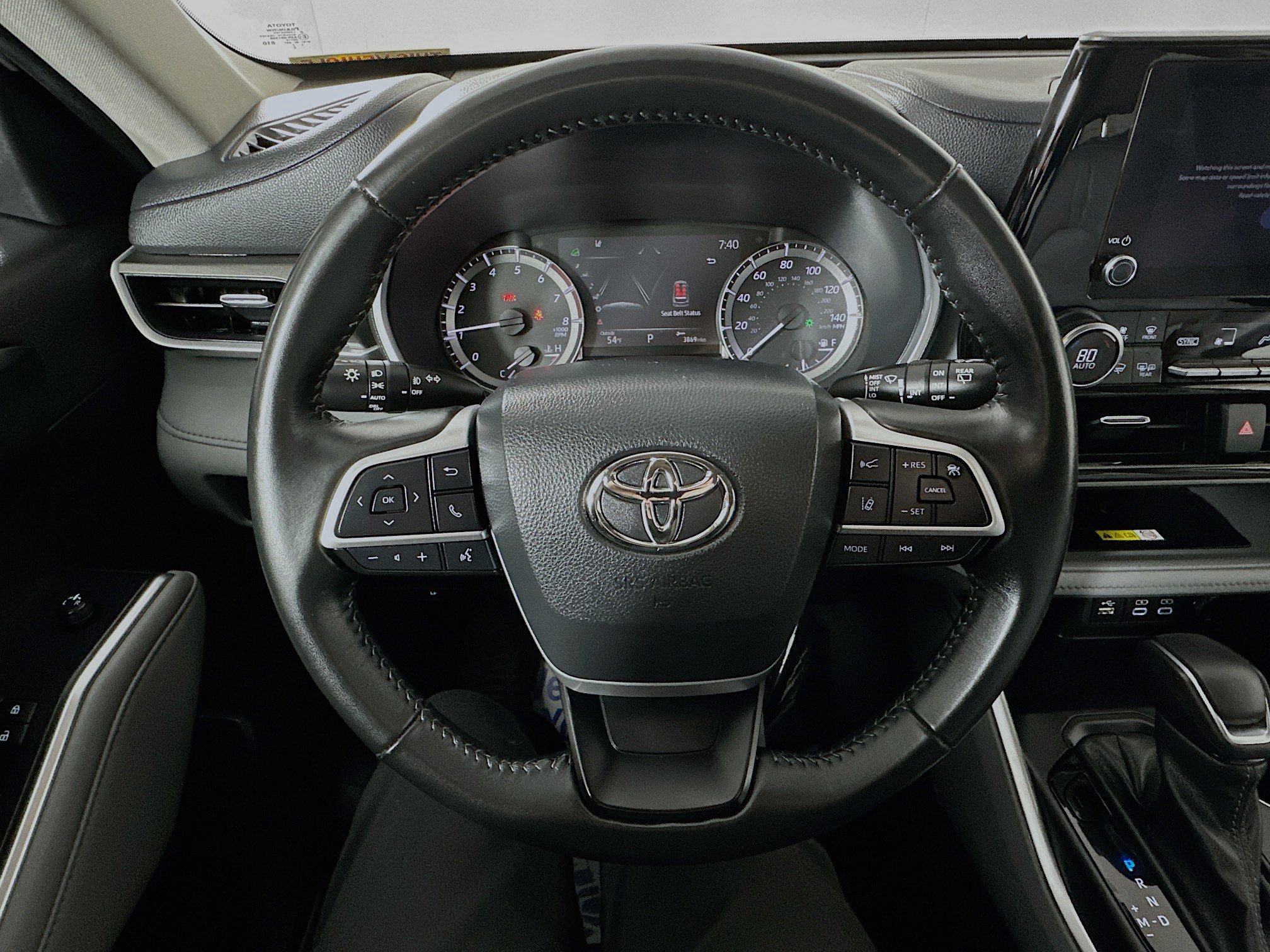 Used 2023 Toyota Highlander XLE image 11