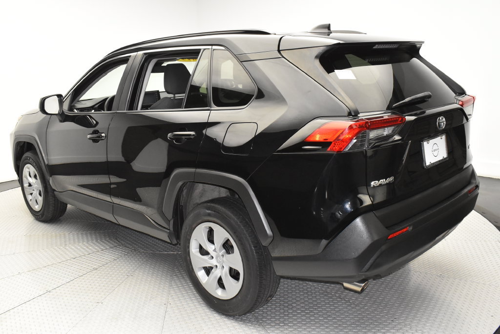 Used 2019 Toyota RAV4 LE FWD image 7