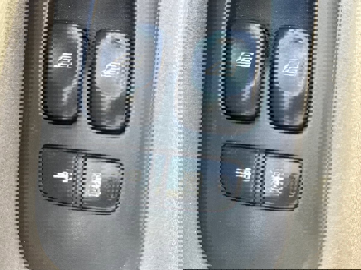 Used 2004 Volvo XC90 2.5T image 25